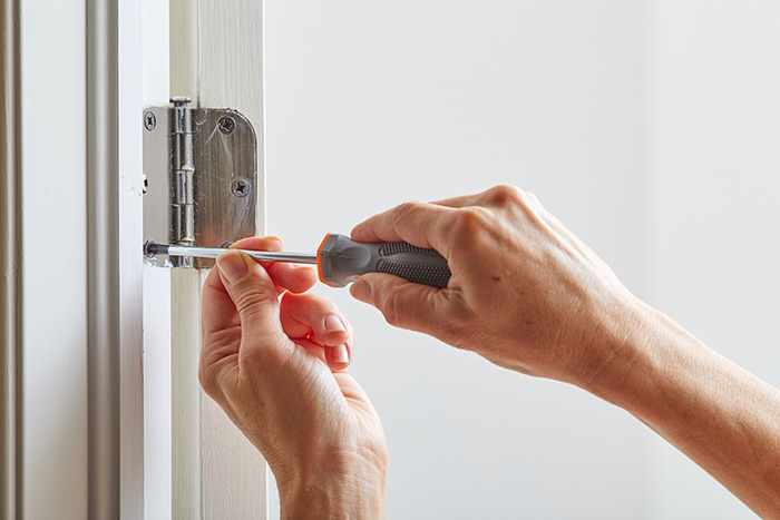 door-hinge-installation-250