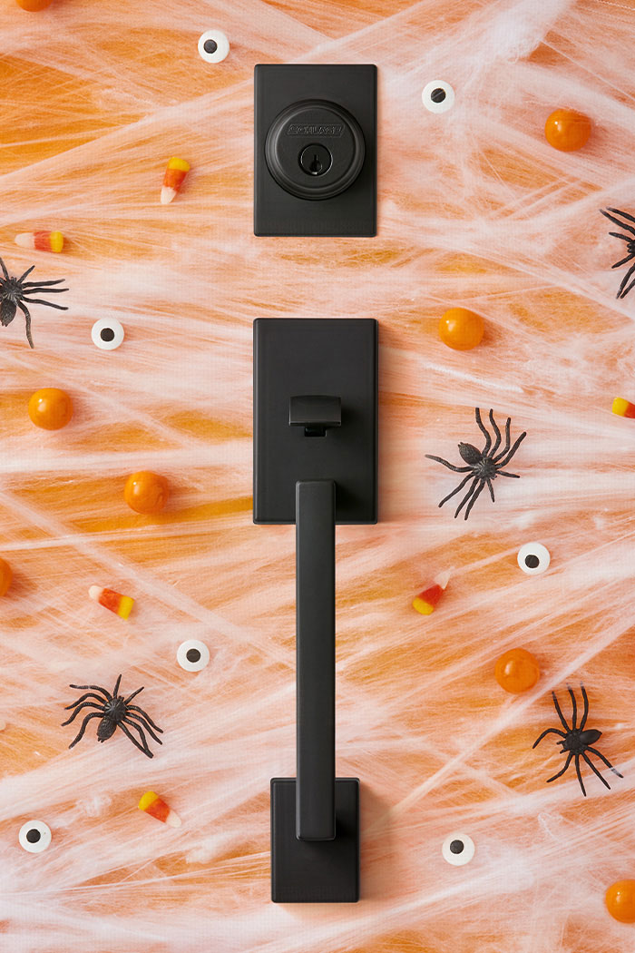 halloween-front-door-handle-porch-decor